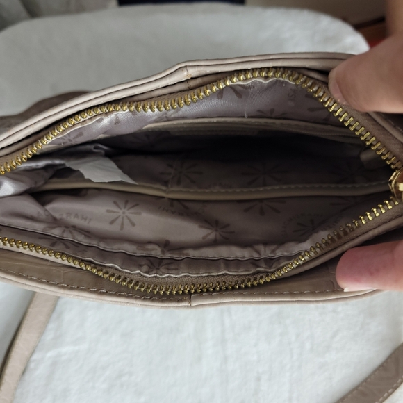 Isaac Mizrahi Tan purse crossbody - Picture 10 of 11